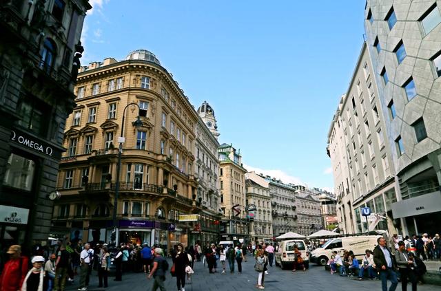 外孙带着北京大爷大妈,探秘维也纳最大菜市场