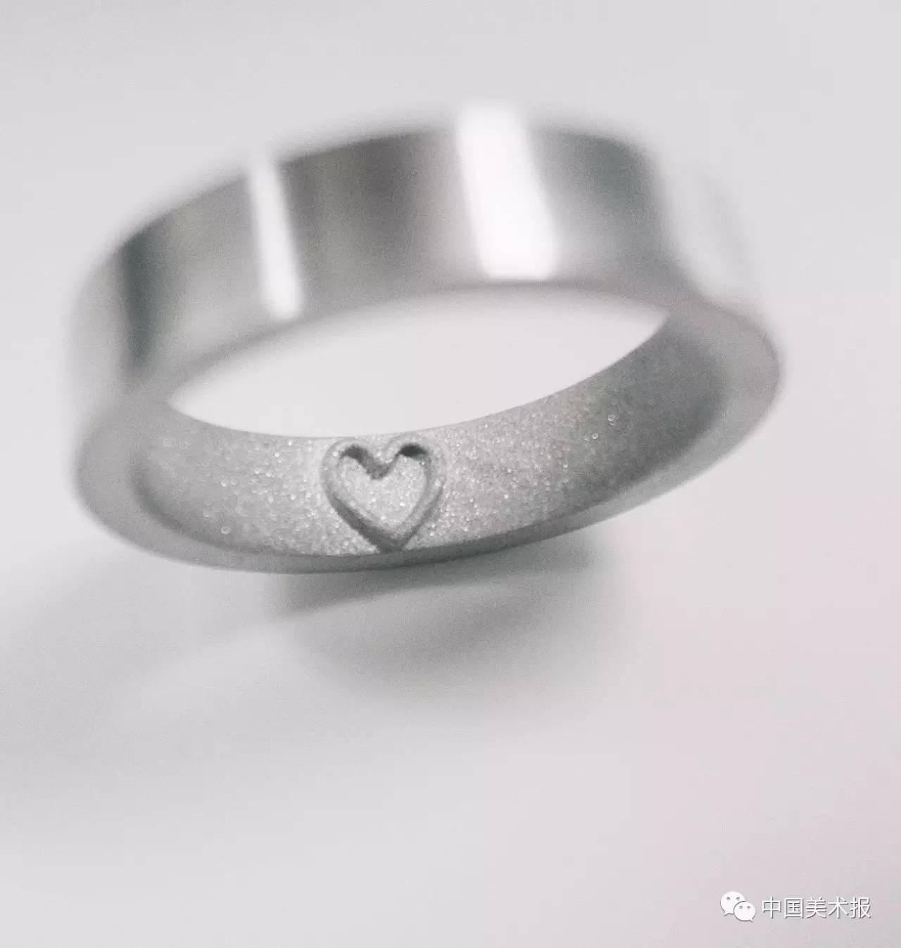 男人漏斗戒指锤子猜个成语_男人戒指的戴法图片(3)