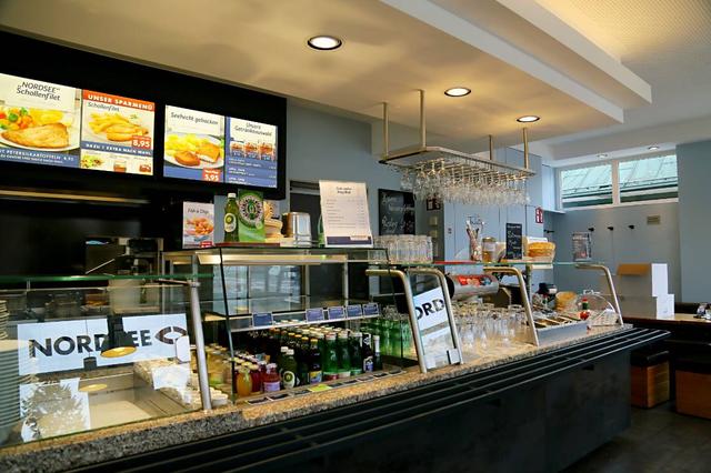 外孙带着北京大爷大妈,探秘维也纳最大菜市场