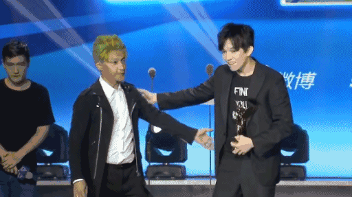 绿头发蕾丝透视装 陈志朋落魄又怎样?