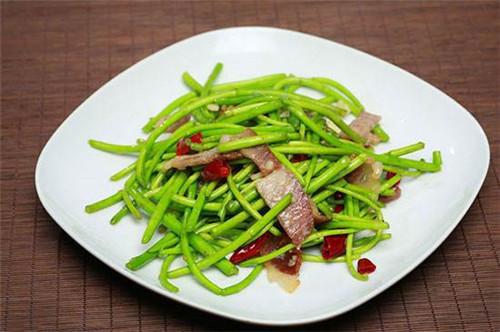什么蔬菜炒腊肉比较好吃 DC1C06DE32B1A631C17D5C91340EAF9852FC3271_size29_w500_h332.jpeg