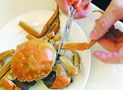 淡水螃蟹的耗时吃法。