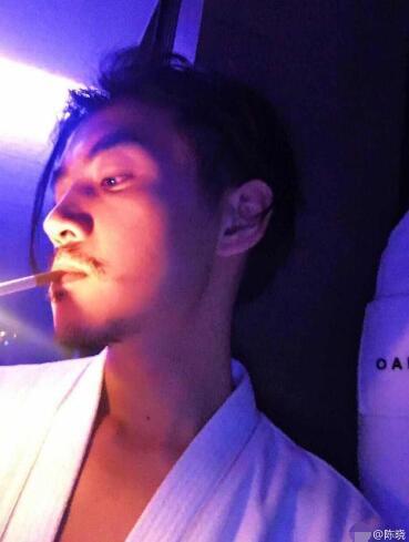 陈晓最崇拜的是周星驰?陈晓上演周星驰版侧颜