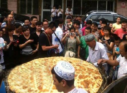 实拍！新疆特大号美食大盘点，90%的新疆人都没见过！（图）
