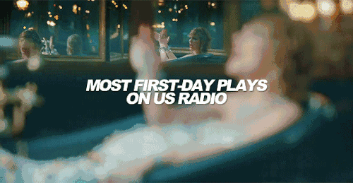 红人馆 | 从红唇泡面头的乡村女孩到魅力四射的音乐