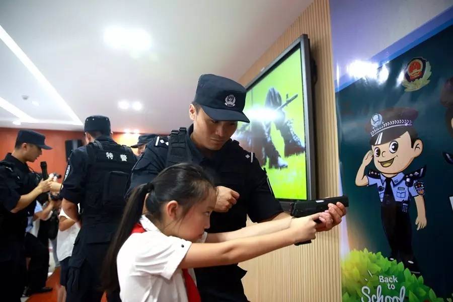 平安课堂·开学第一课| 警察蜀黍在两江新区金