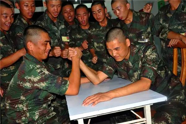 火箭军兵哥哥与您一起回首那无怨无悔的军旅青春.