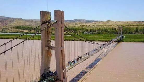 国内首座跨黄河3D玻璃桥，走完腿不抖，就是好男票！