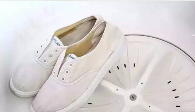 小白鞋:这样清洗小白鞋,洗过之后就和新的一样