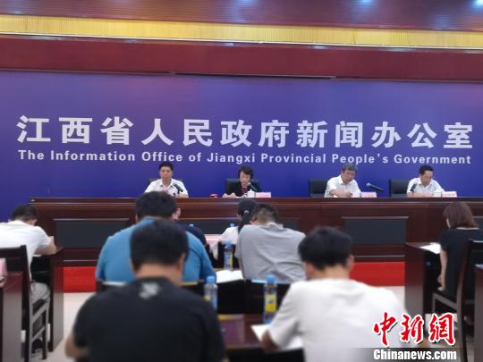 9月1日,由中国信息通信研究院、江西省政府新闻办、江西省工信委、鹰潭市政府主办的江西省移动物联网发展战略新闻发布会在江西南昌召开。 苏路程 9月1日,由中国信息通信研究院、江西省政府新闻办、江西省工信委、鹰潭市政府主办的江西省移动物联网发展战略新闻发布会在江西南昌召开。 苏路程