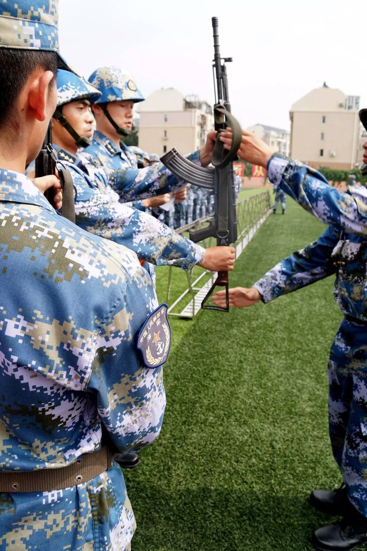 海军舰艇学院开学典礼,"杀气"好重!