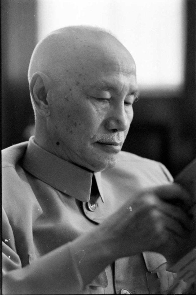 隐居大陆的民国第一夫人，藏着蒋介石太多秘密，周总理亲自安排工作_凤凰资讯