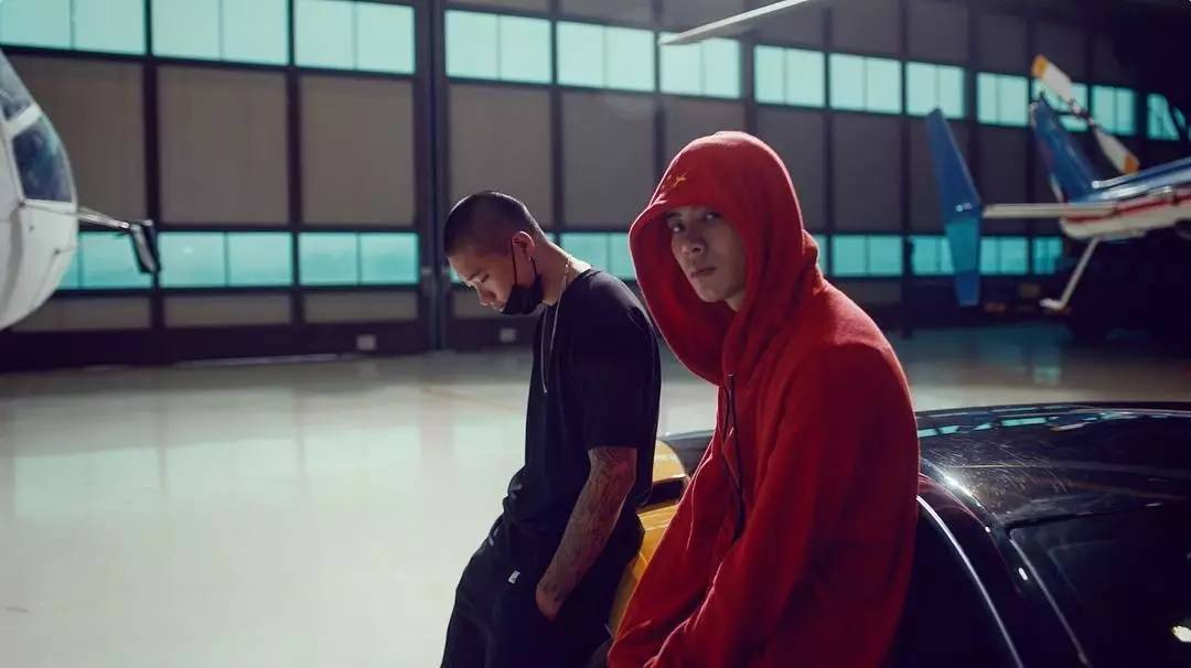 试问哪个女孩能不喜欢王嘉尔?