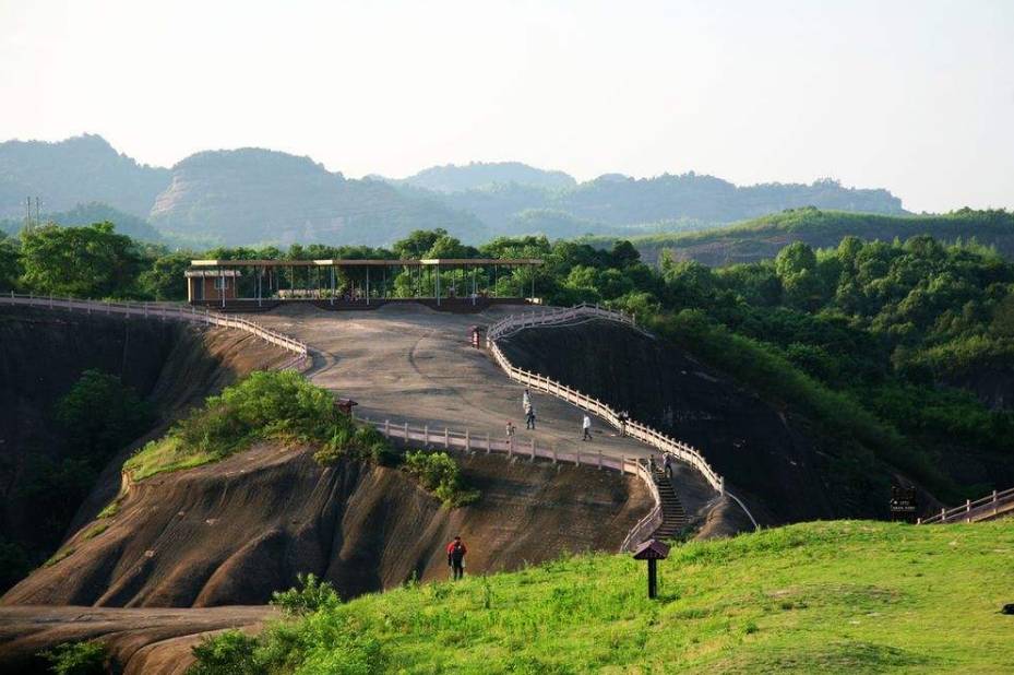 正文 地址:湖南省常德市石门县壶瓶山镇 门票:80元 报到地:飞天山