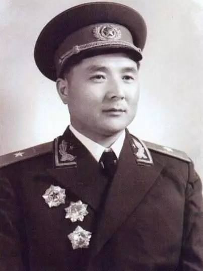 悲恸！百岁开国将军向守志今晨在南京逝世