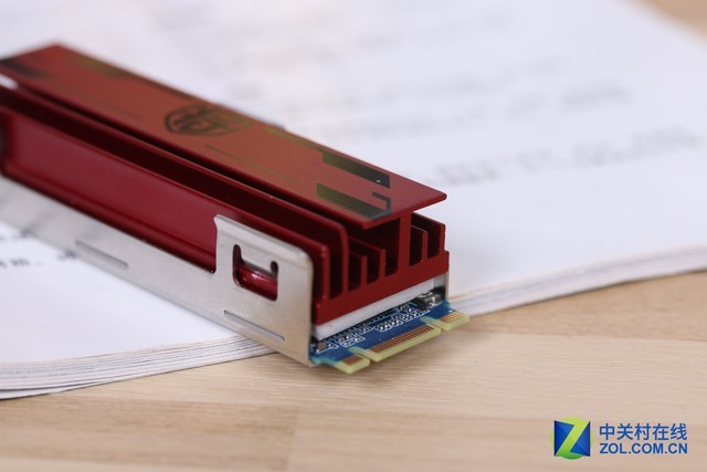 超强散热 影驰铁甲战将240GB SSD评测 