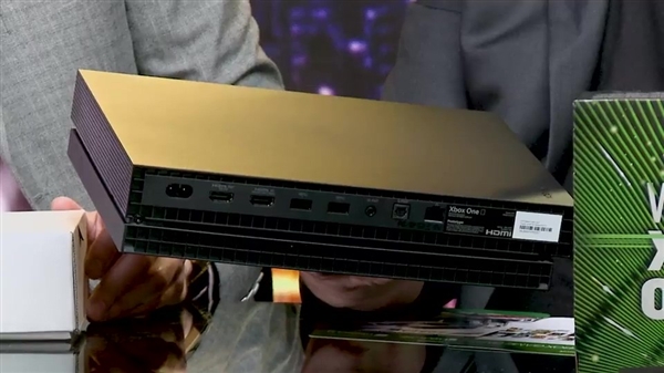 地球最强游戏机！Xbox One X零售版开箱：3400元