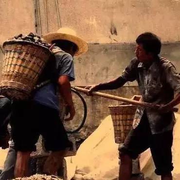 农民工的生活有多苦？CCTV的这部片子扎心了