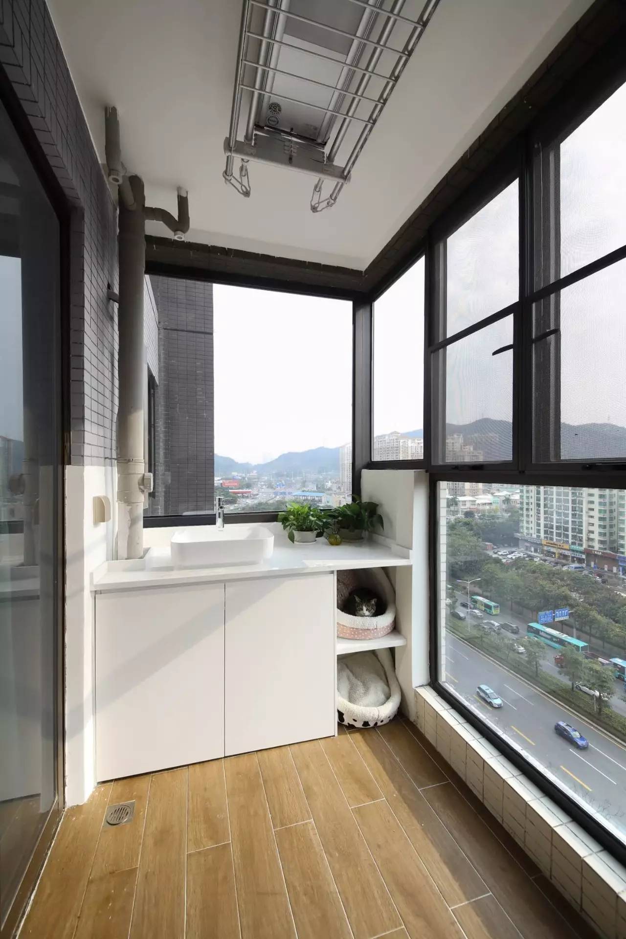 阳台洗衣区这样打造,洗烘晾及收纳功能都可满足_装修攻略-北京搜狐焦点家居