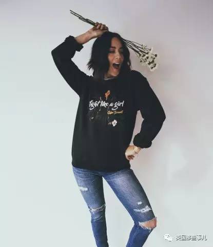 她是粉丝心中的小可爱,却曾为生存改掉中国姓