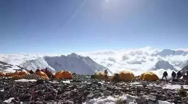 珠穆朗玛峰的悲哀：每年12吨的巨量排泄物登上世界之巅！