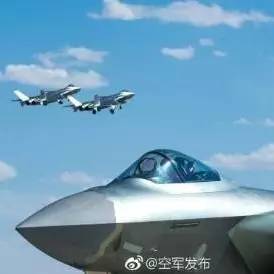 帅气、英气、锐气！中国歼-20飞机进行飞行训练