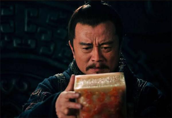 为何袁术拿到传国玉玺就敢称帝,曹操听说后为何笑他愚蠢?