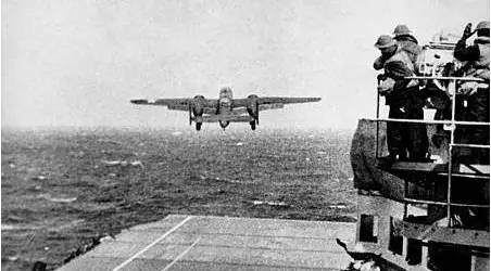 【9.4】1942年，15架美国轰炸机在中国迫降……