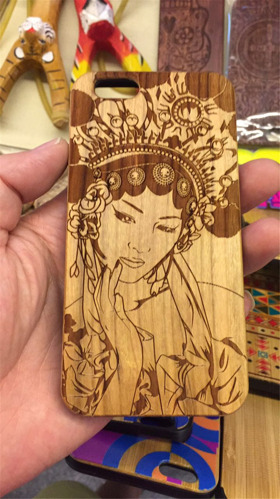 手机不行，壳来凑：手机产业背后的手机壳大生意
