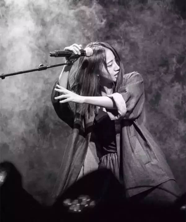 陈粒:这姑娘的歌里，有一整个江湖_凤凰资讯