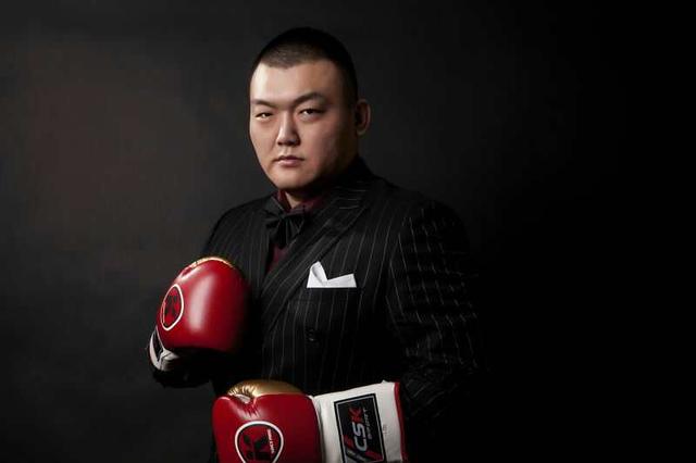 中国泰森张君龙18胜18KO获拳迷盛赞：他会成为拳坛王者！