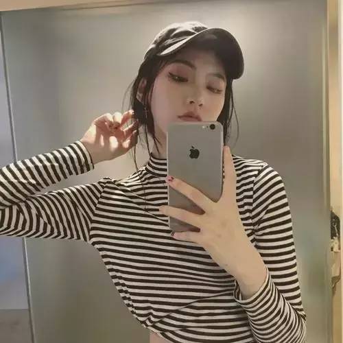 原来对着镜子拍照,也超好看啊!pose学起来_皮皮网 原来对着镜子拍照,也超好看啊!pose学起来