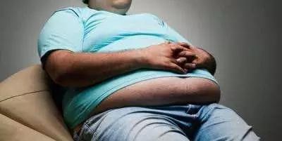 浙江男子胖到200斤还得了抑郁症，只因上门女婿家庭地位低