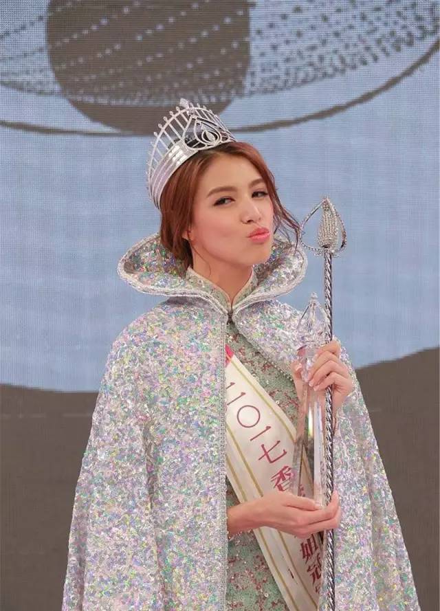 2017港姐冠军是个龅牙妹，大嘴塞得进后冠，真心怀念蔡少芬袁咏仪胡杏儿_凤凰资讯