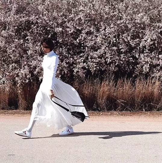 这款最百搭小白鞋,王菲杨幂等众多明星女神都