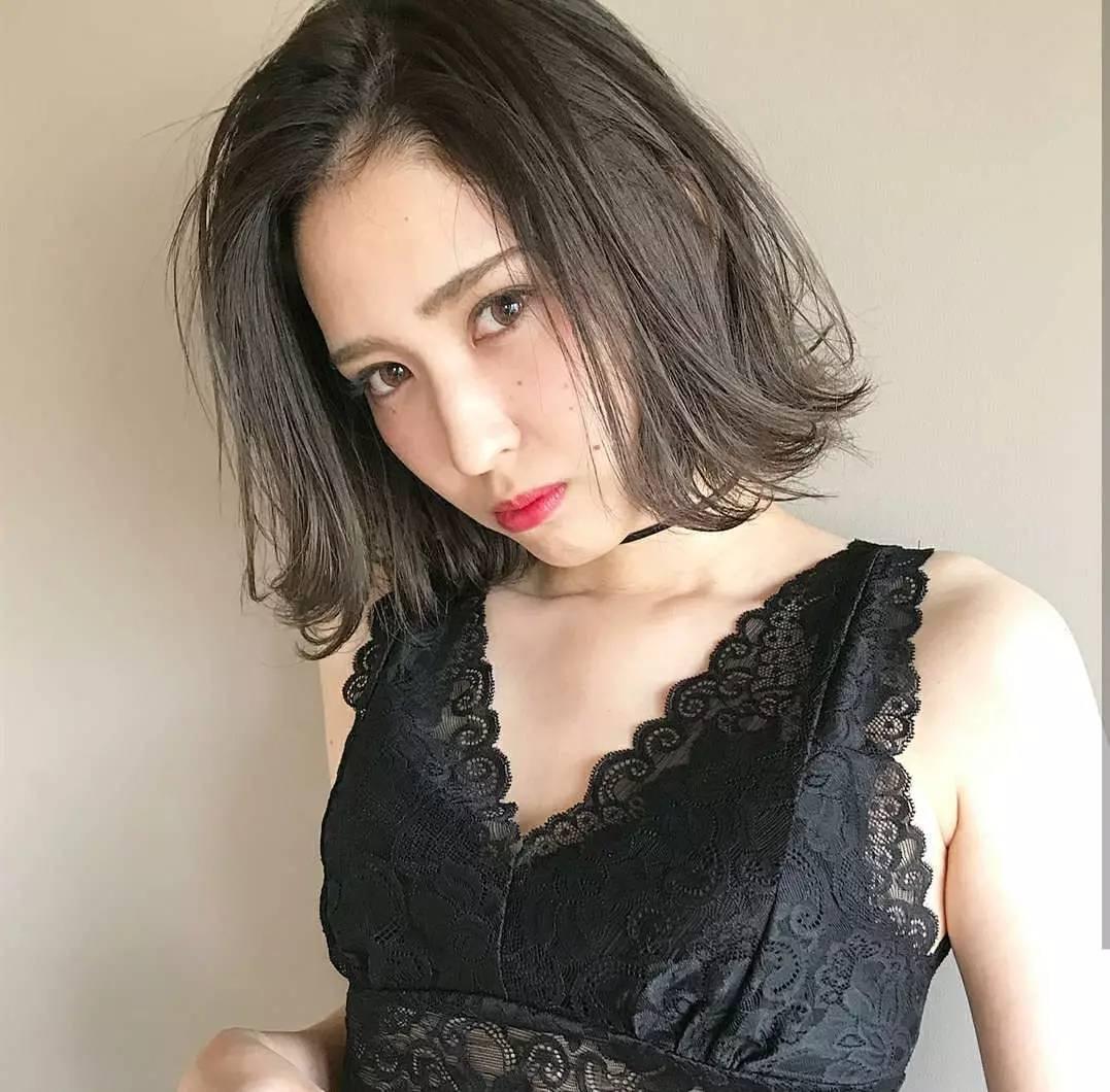 齐肩俏皮短发