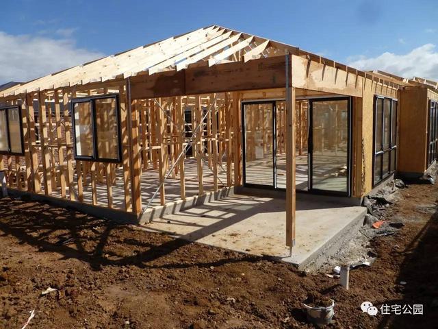 国外农村建房都是木结构,不用一块红砖和水泥?你说的是外星球吧