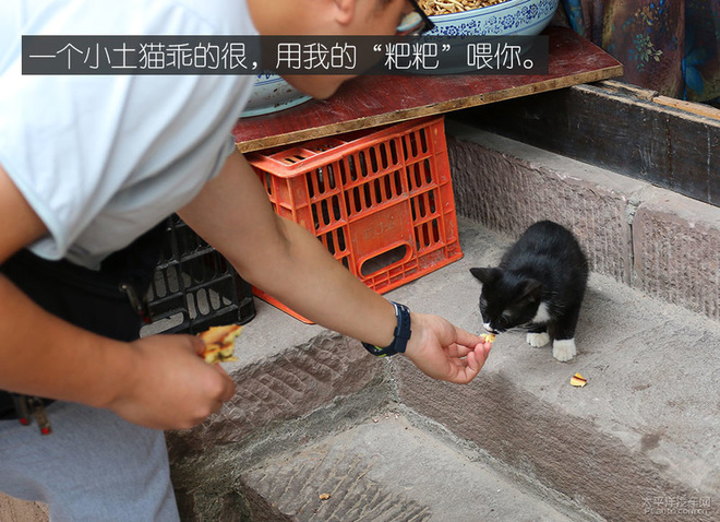 成都一日古镇吃货游记 三个男人一台车