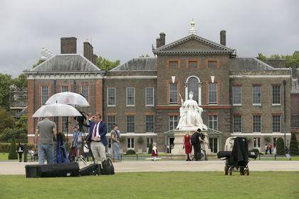 香港首富甘比怀第三胎,凯特王妃孕吐严重亲妈