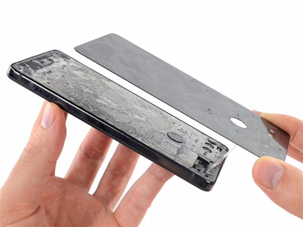 坏了别指望修！Essential Phone很难拆