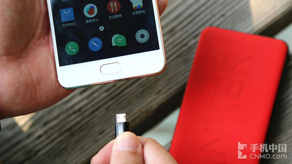 Anker枪炮玫瑰为魅蓝Note 6充电
