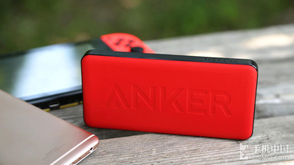 Anker枪炮玫瑰整体配色非常大胆