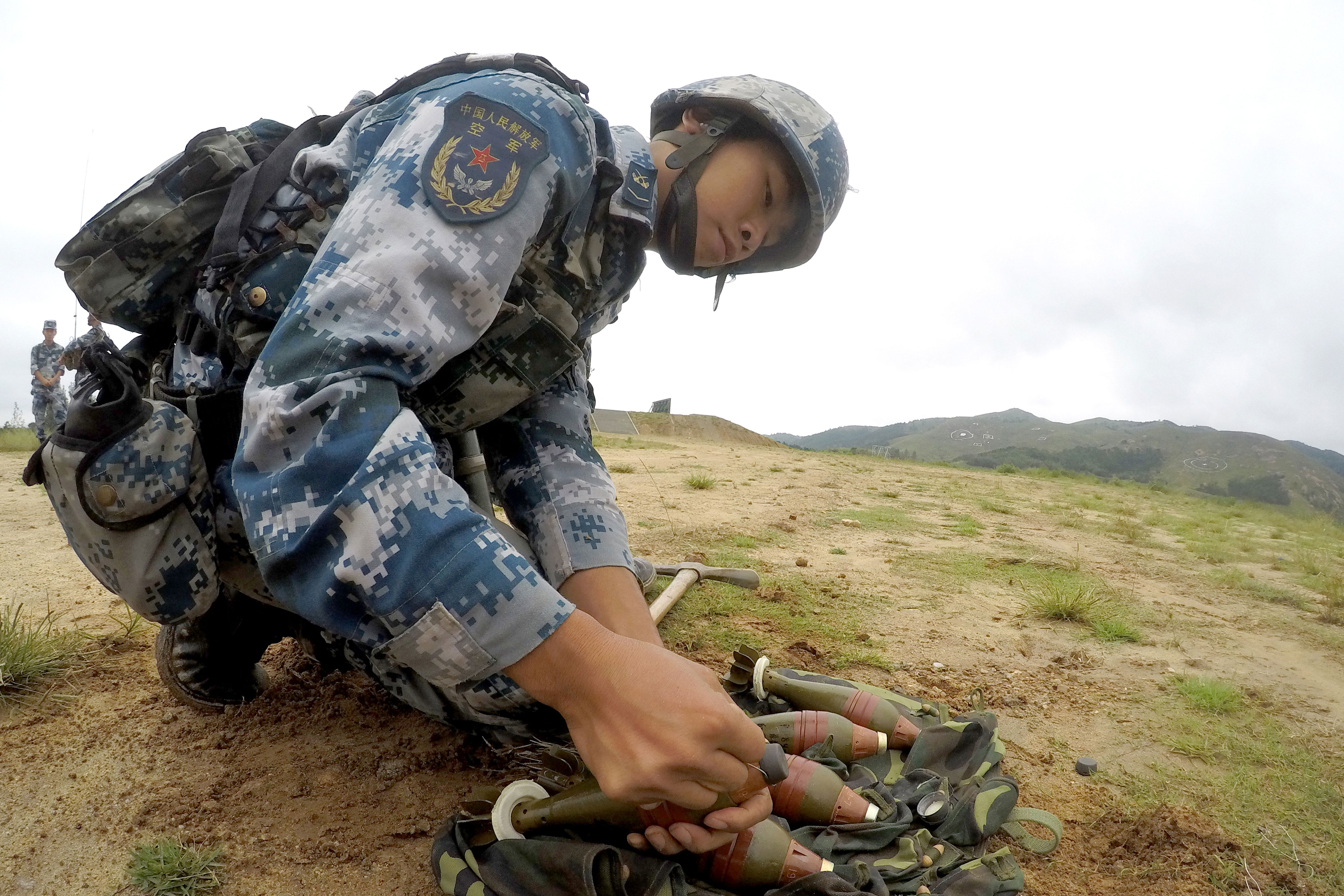 炮兵部队全天候打击场面震撼