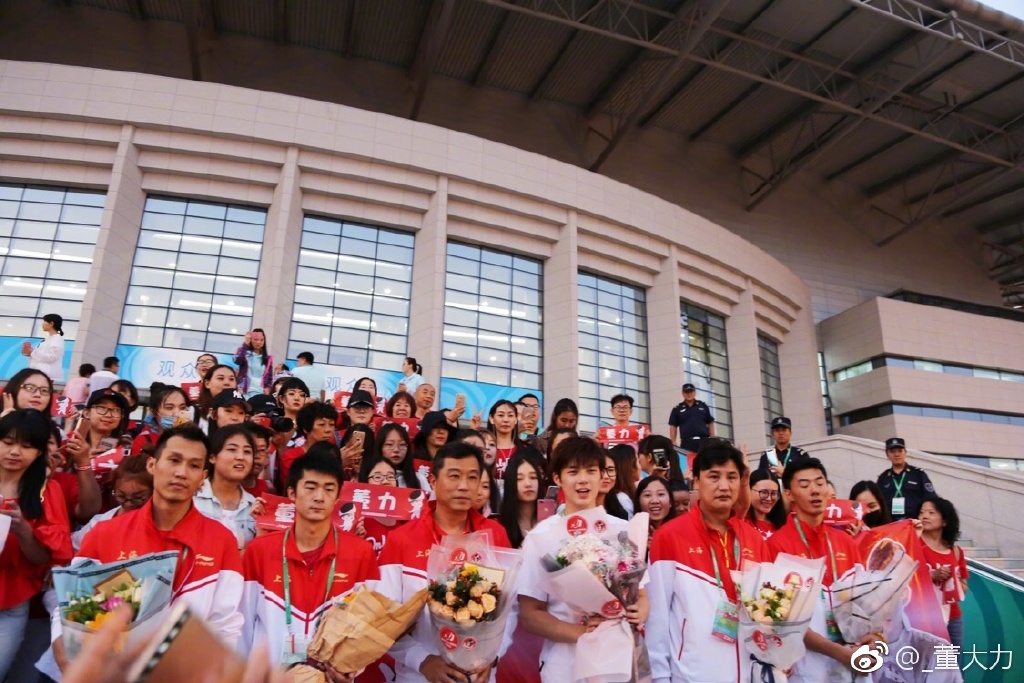 77d19f8aly1fj5g2ufl53j20v90ku7am