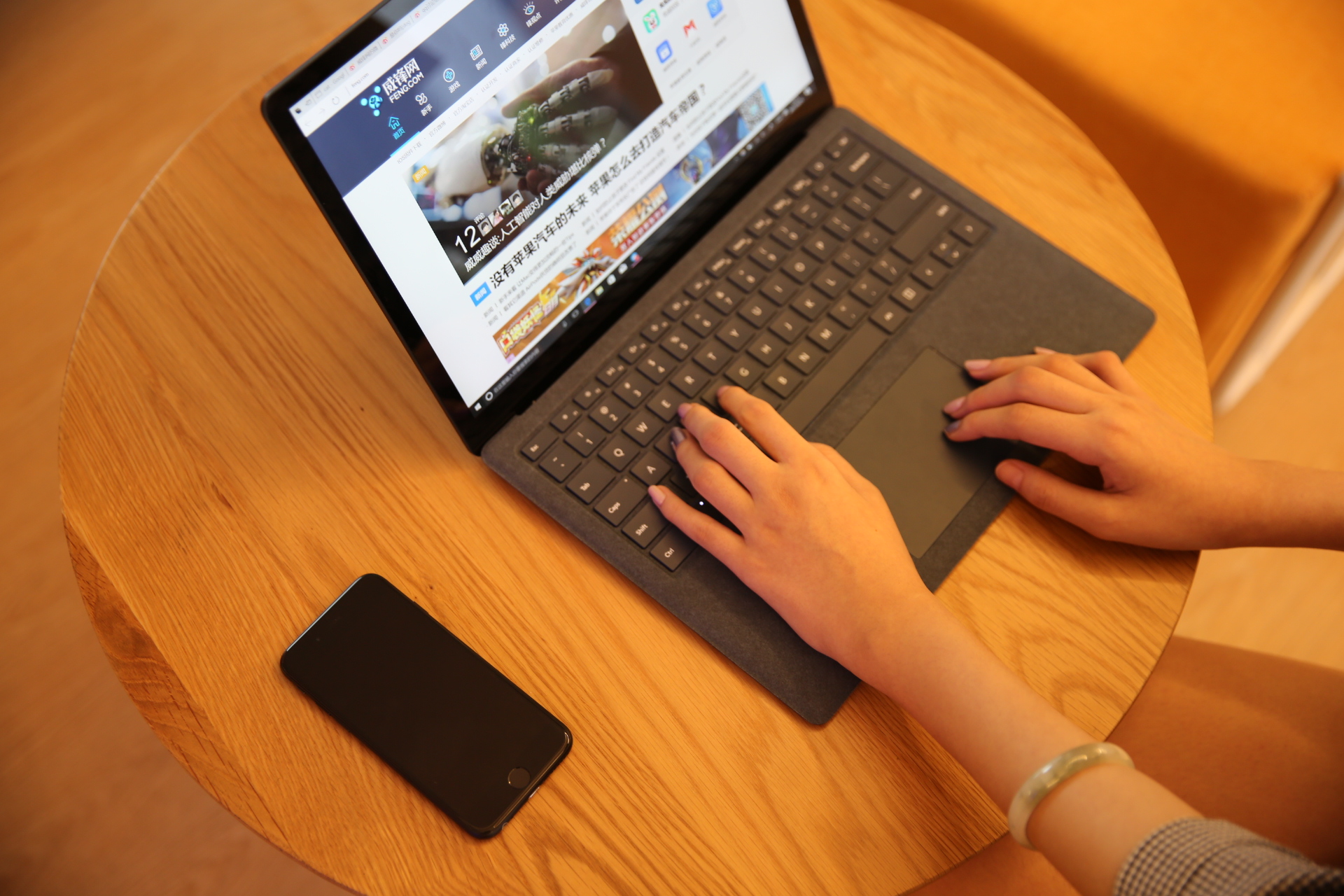 Surface Laptop测评:微软真正第一款笔记本