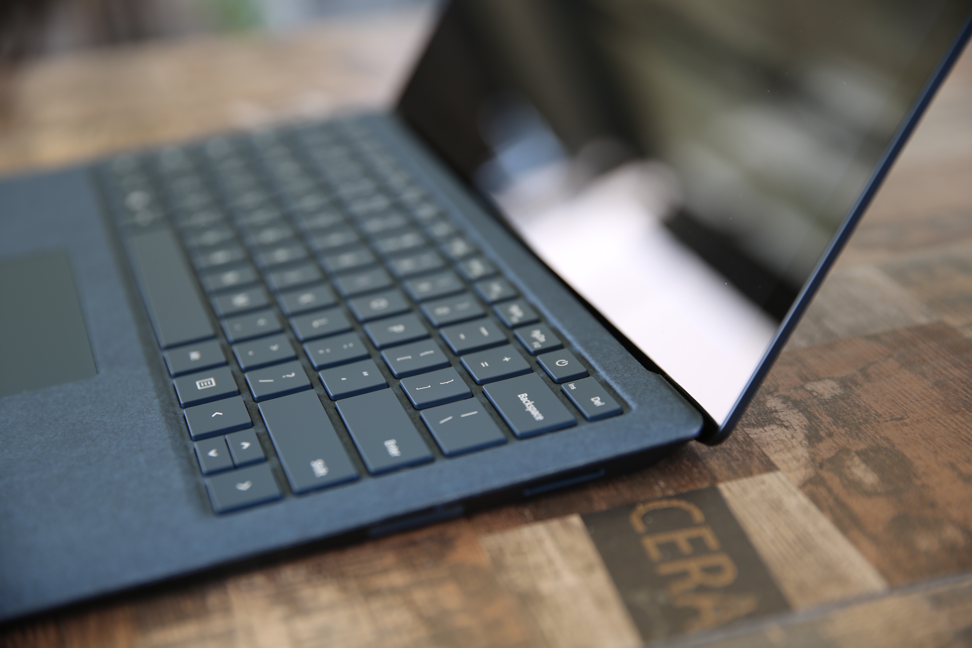 Surface Laptop测评:微软真正第一款笔记本