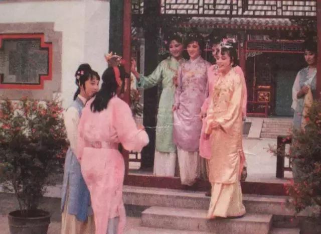 红楼梦中那么多丫鬟 谁才是贾宝玉最喜欢的那