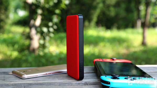  Anker枪炮玫瑰：这颜值当充电宝可惜了