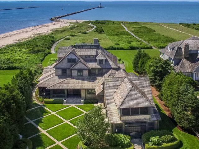 三面环海的别墅卖6800万，拥有私人海滩和灯塔