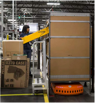 亚马逊在纽约建配送中心 2250名员工与机器人工作